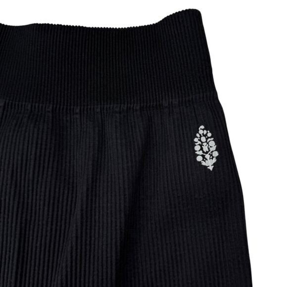 NWT FREE PEOPLE Movement Seamless Short Size XS Small Black - Picture 6 of 8